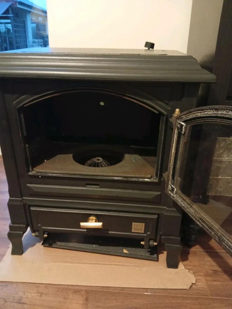 Oil Stove with back burner - Image 1