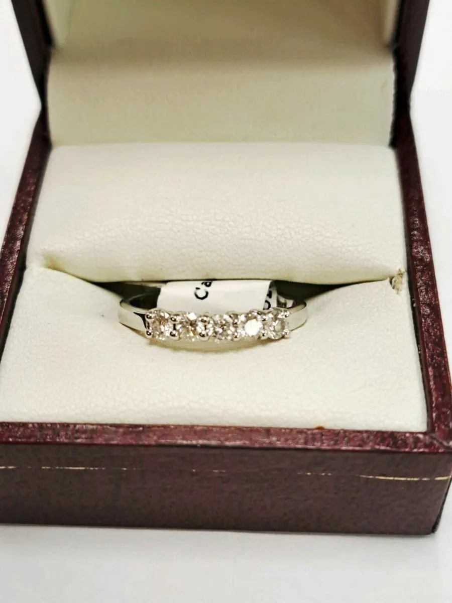 18K Gold White Diamond 18CT - Image 1