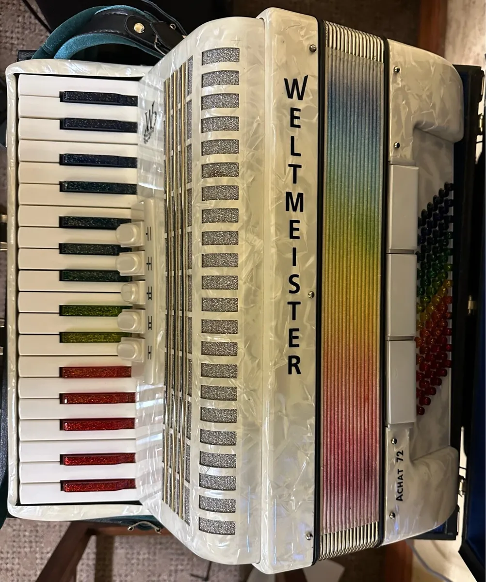 Weltmeister Accordion - Image 3