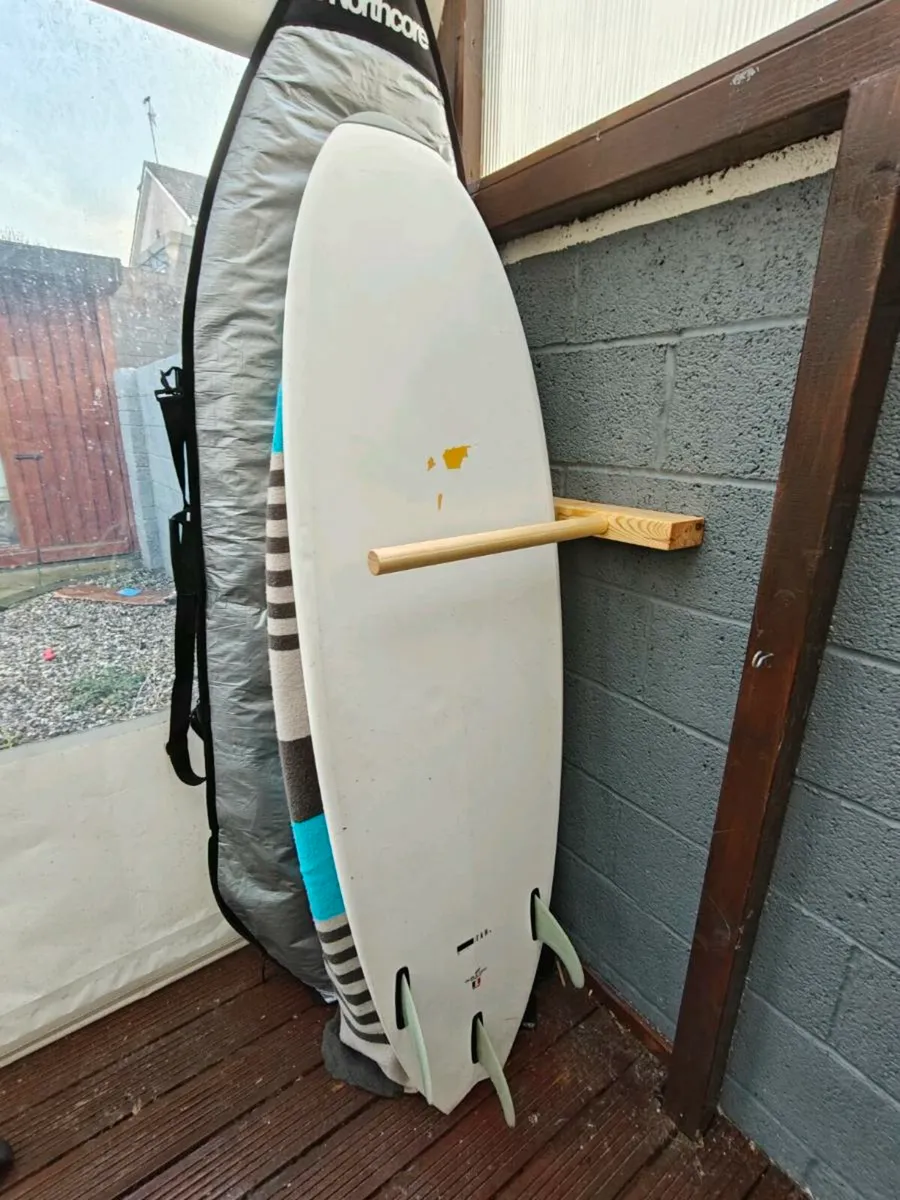 Surfboard 5ft 10 - Image 2
