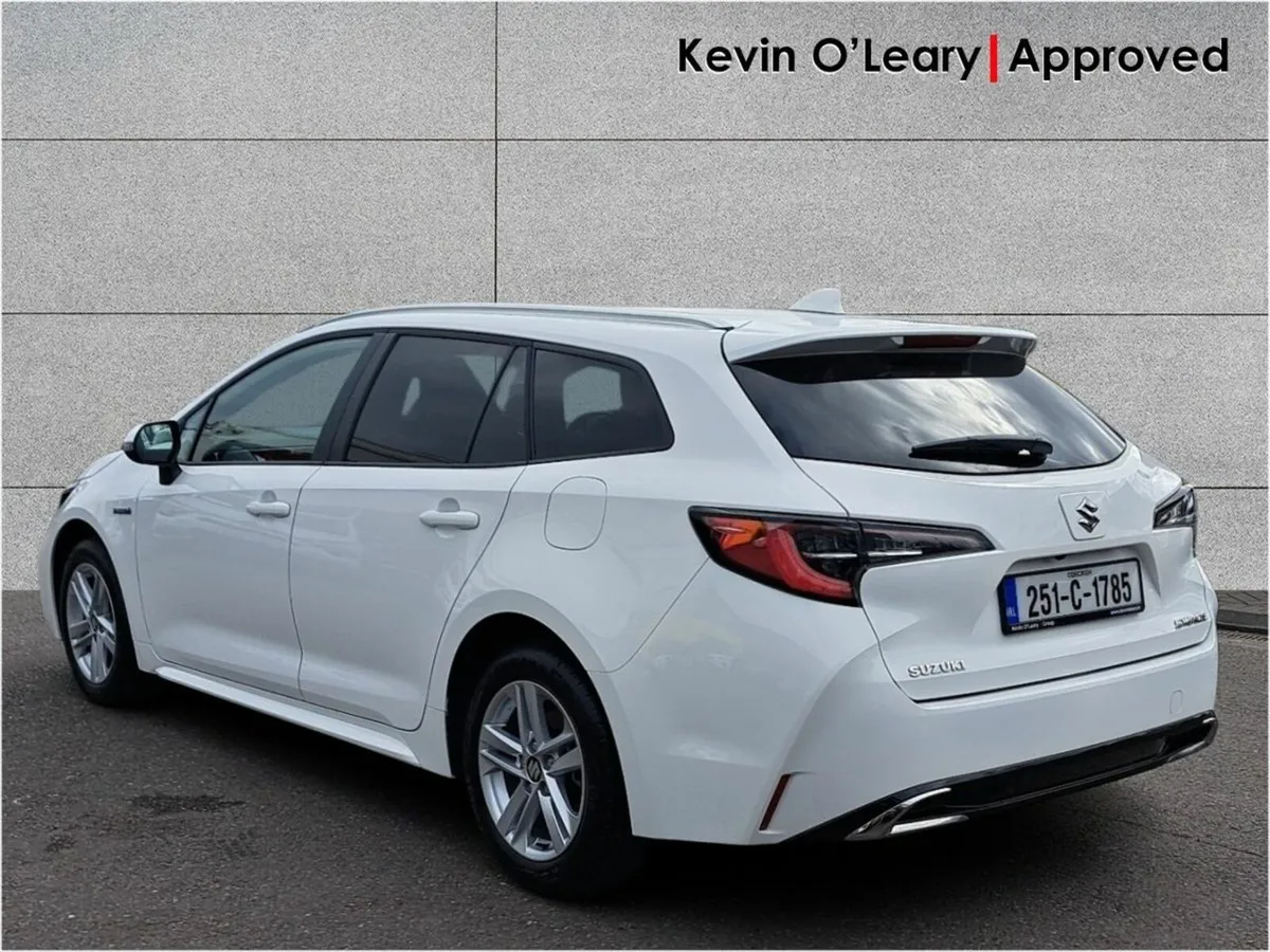 Suzuki Swace 1.8 Hybrid SZ-T CVT - Image 3