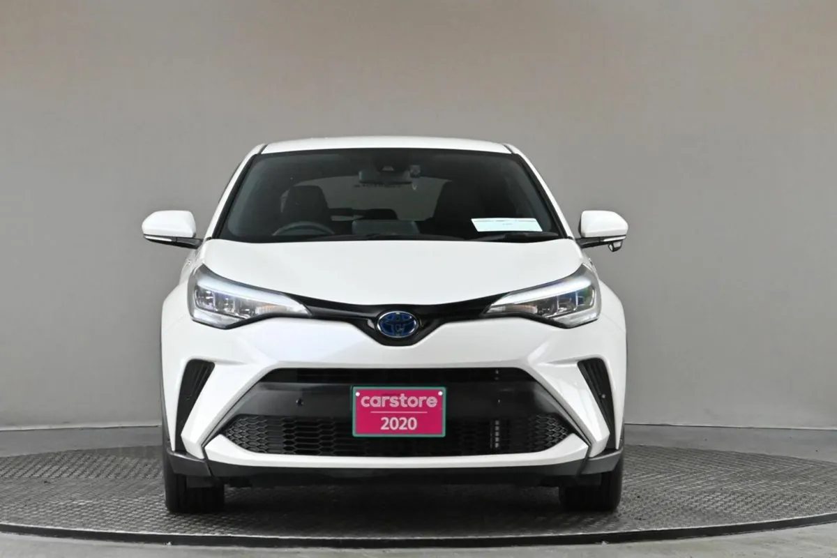 Toyota C-HR 1.8 HYBRID **HALF LEATHER**REVERSE CAM - Image 2