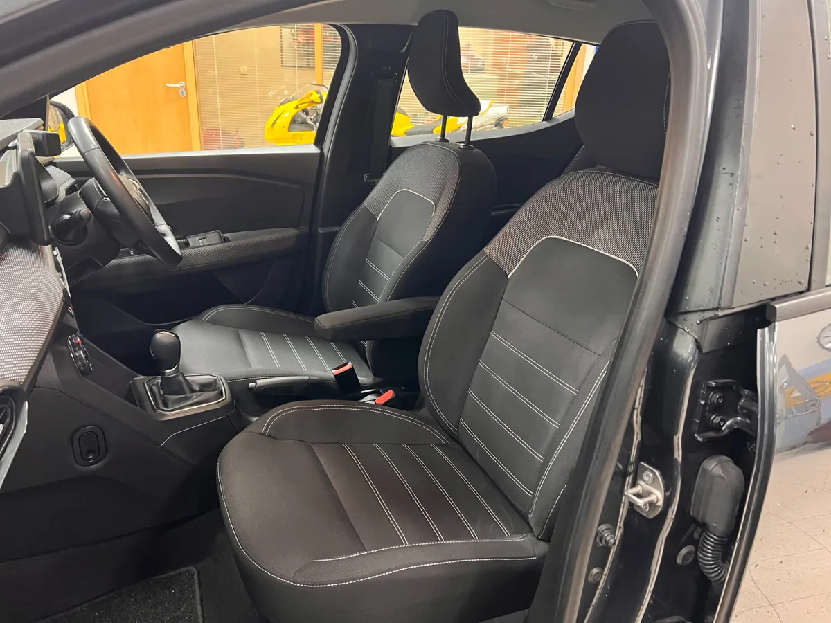 AUTOMATIC Low Kms Nice Spec As New Rear View Camer - Image 4