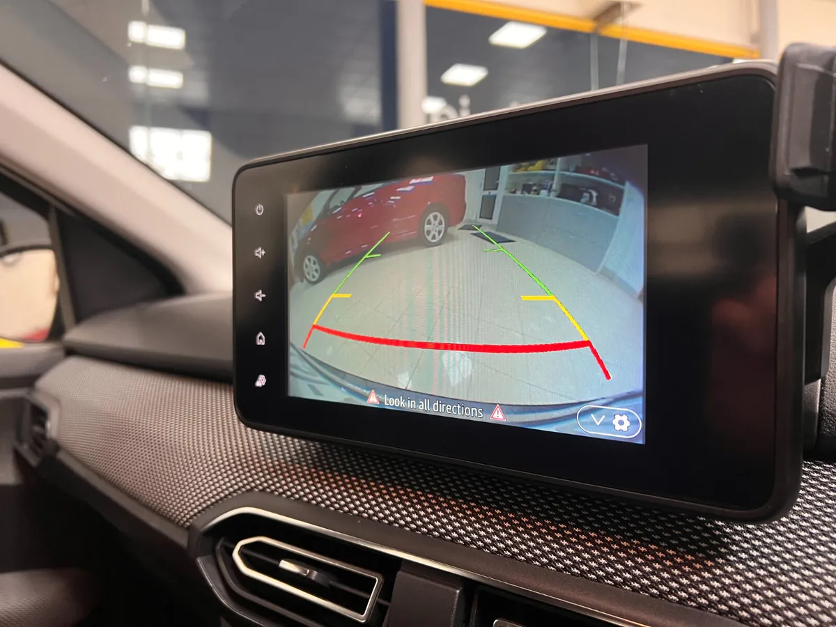 AUTOMATIC Low Kms Nice Spec As New Rear View Camer - Image 3