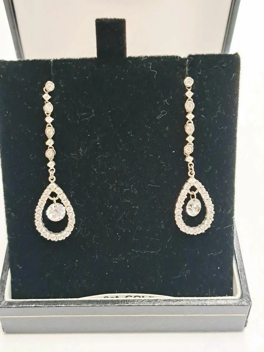 9K White Gold Earrings 9CT - Image 1