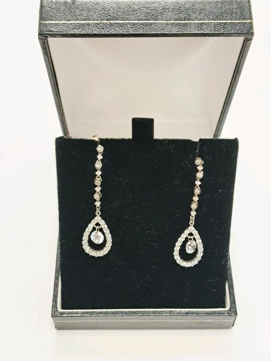 9K White Gold Earrings 9CT - Image 3