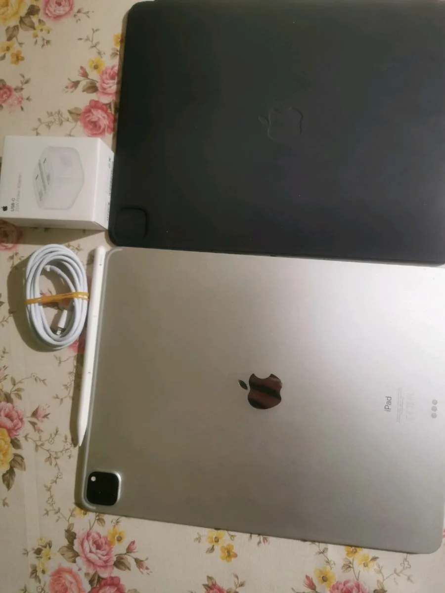 12.9inch ipad pro 4th generation - Image 1