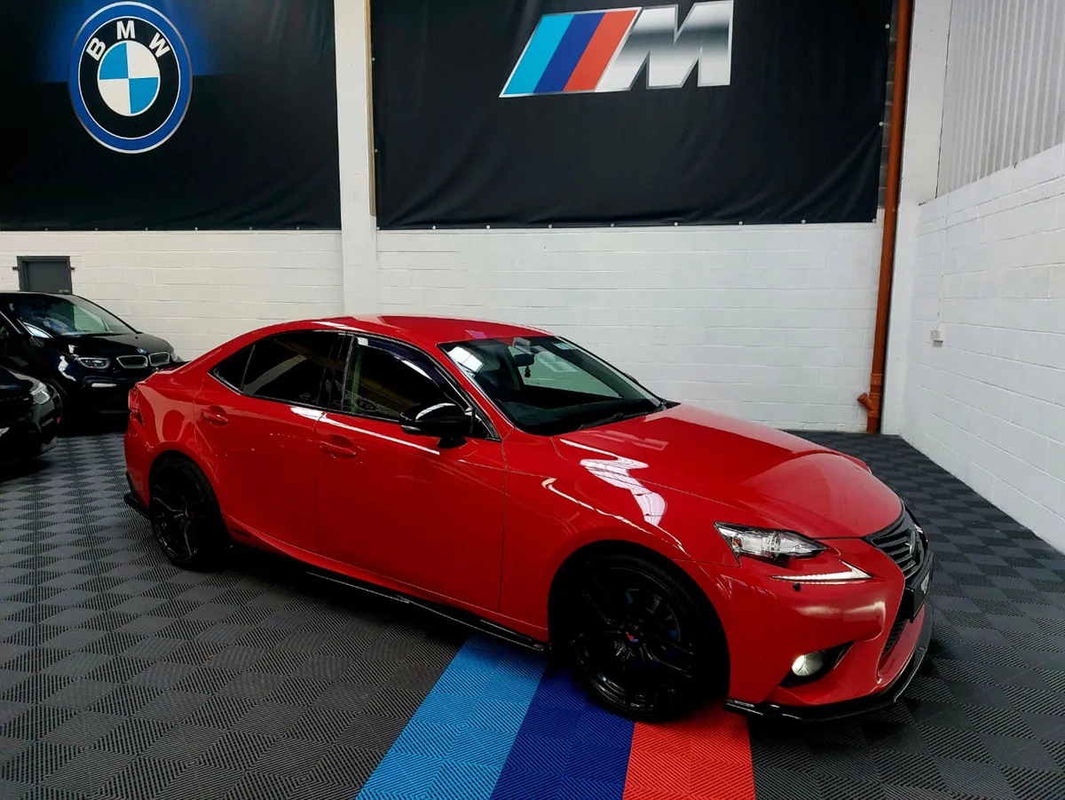 162 IS 300 H SPORT - Image 3