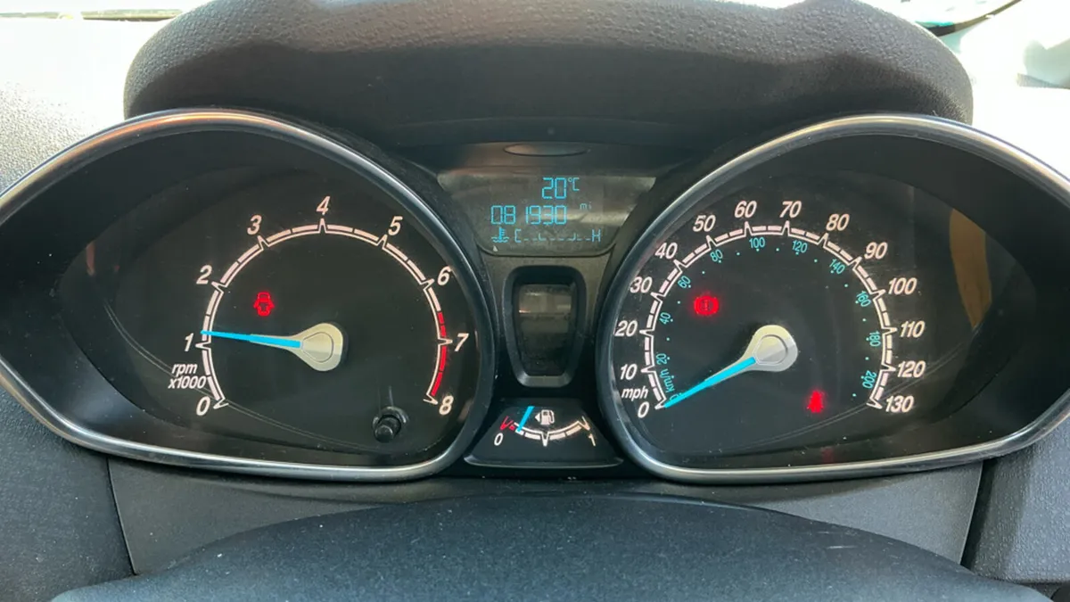 2015 Ford Fiesta 1.0 Petrol Zetec - Image 2