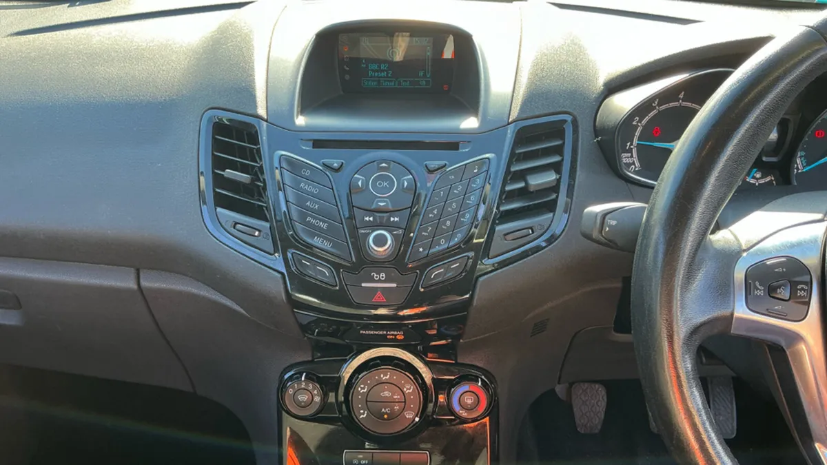 2015 Ford Fiesta 1.0 Petrol Zetec - Image 3