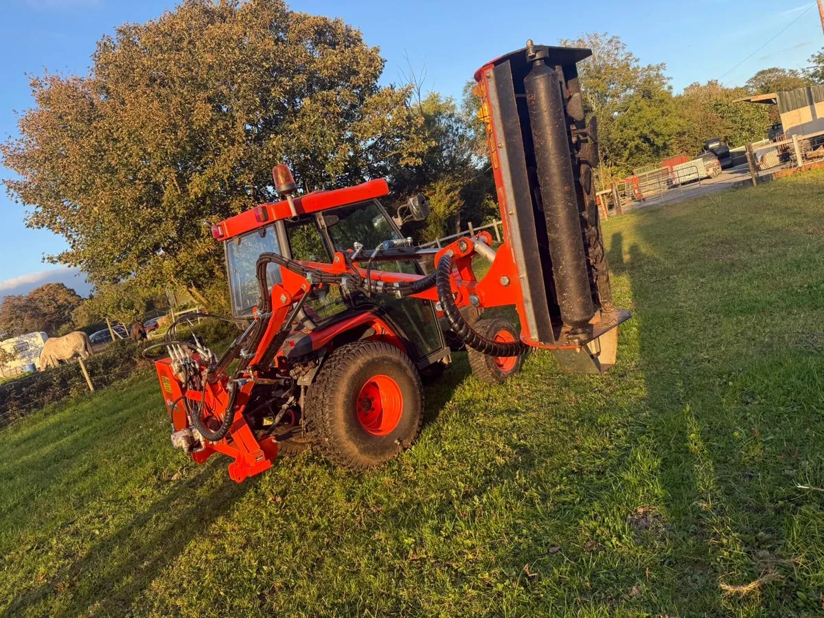 Tractor and hedge cutter - Image 1