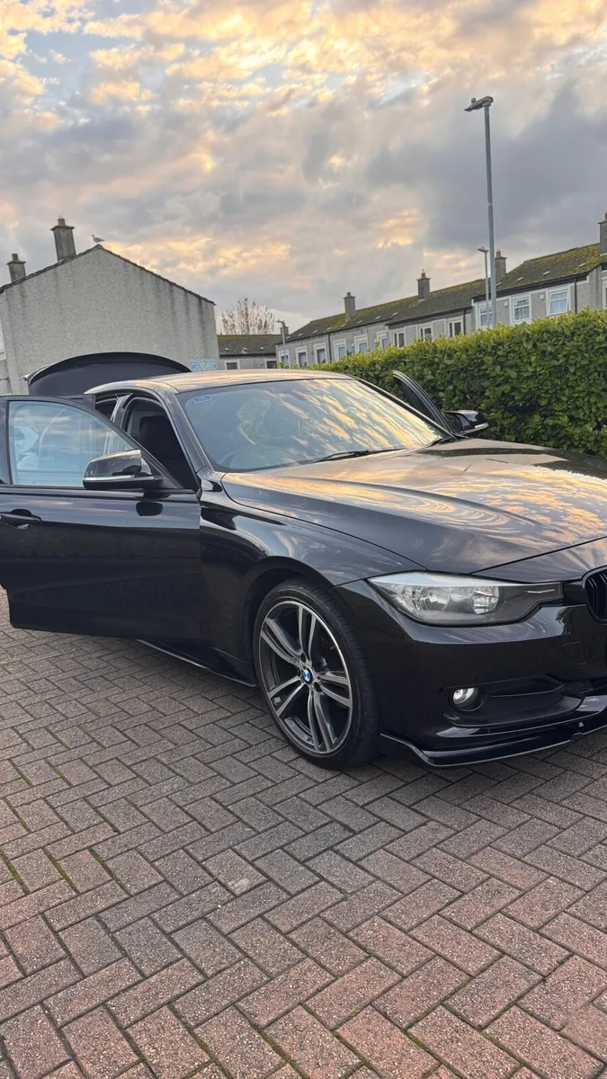 BMW 3-Series 2015 - Image 2