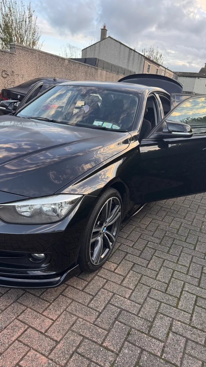 BMW 3-Series 2015 - Image 4
