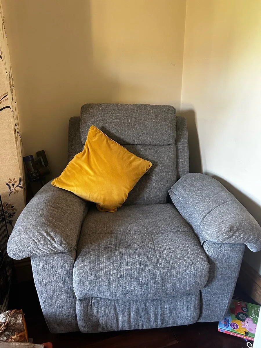 3 piece suite of furniture - Image 3