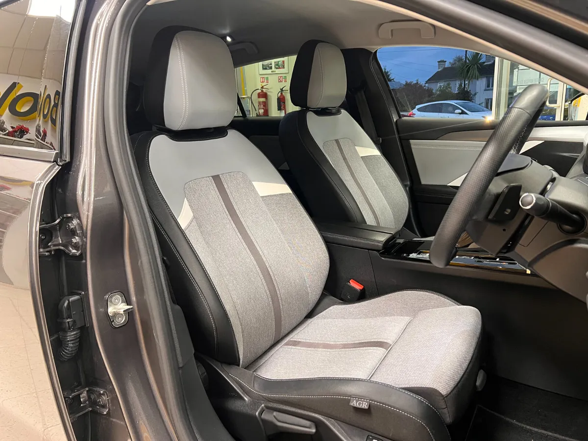 PHEV HYBRID AUTOMATIC PETROL Huge Spec One Owner S - Image 4