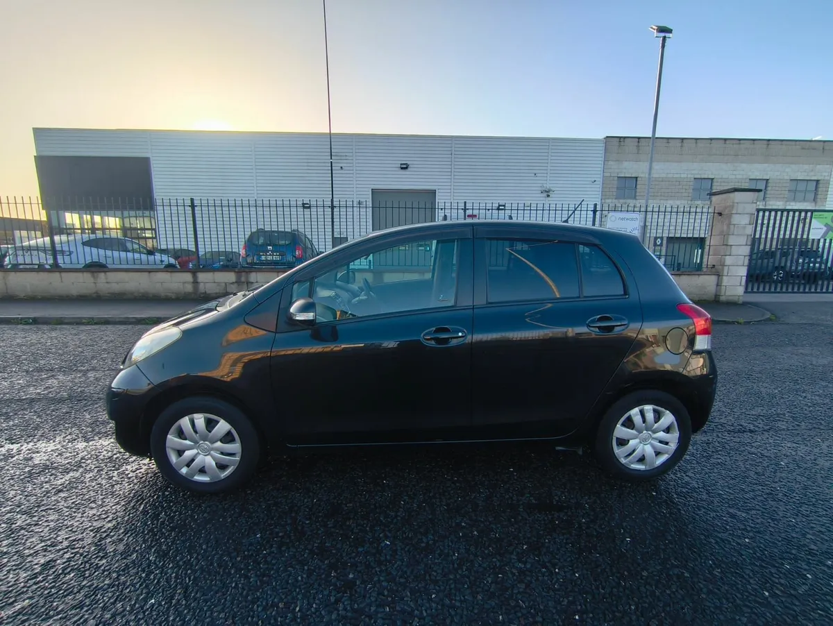 Toyota Vitz 2009 - Image 2