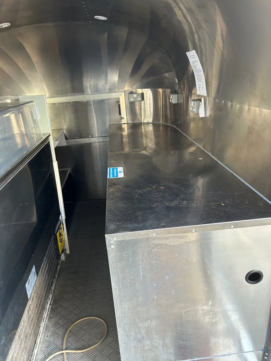 Catering trailer - Image 3