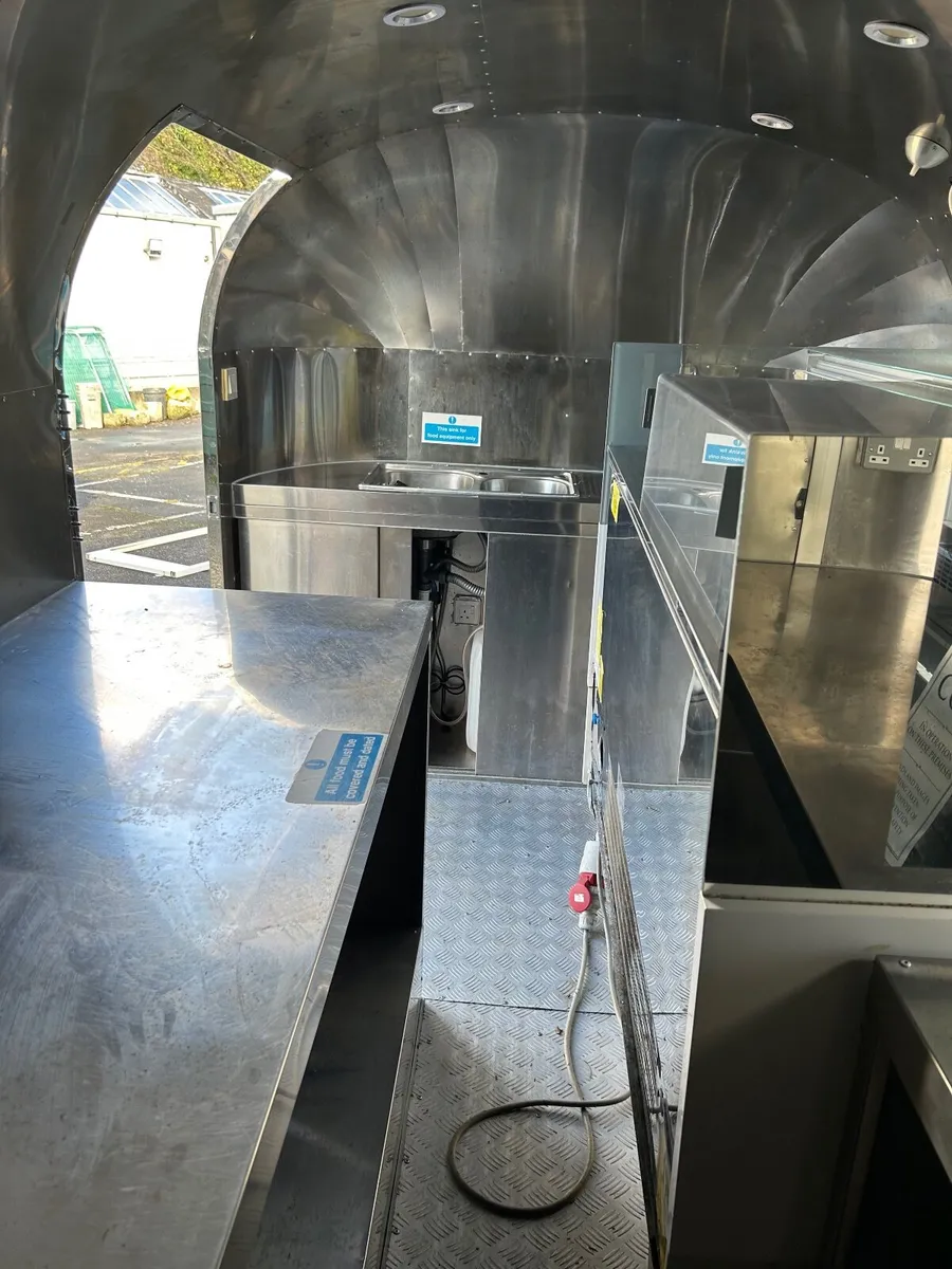 Catering trailer - Image 4