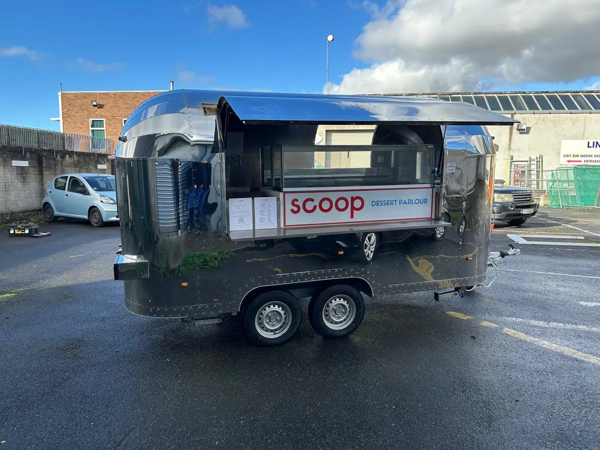 Catering trailer - Image 1