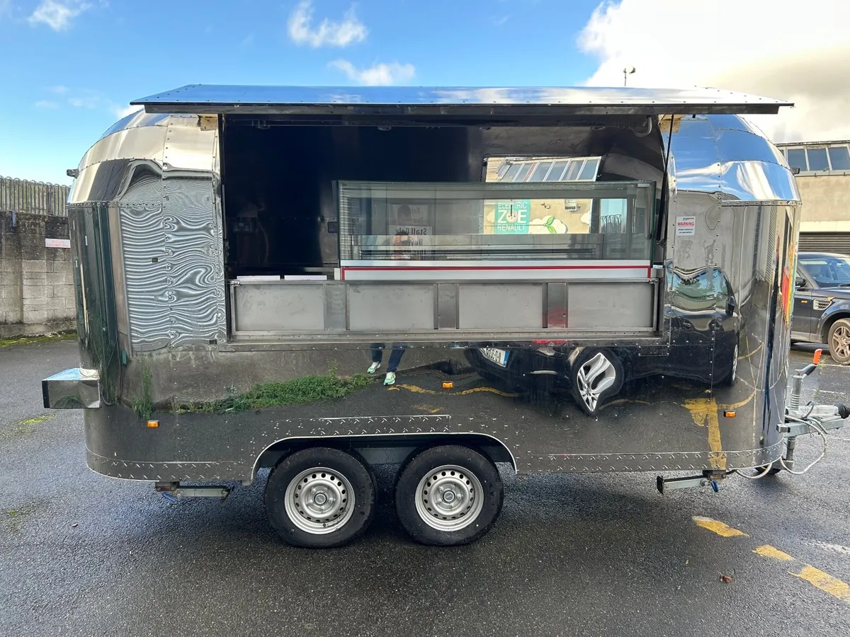Catering trailer - Image 2