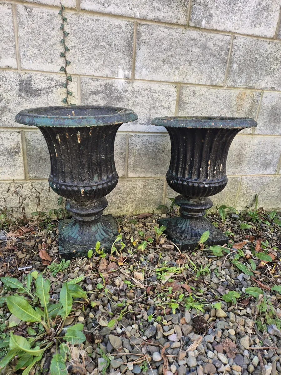Cast iron urns - Image 1
