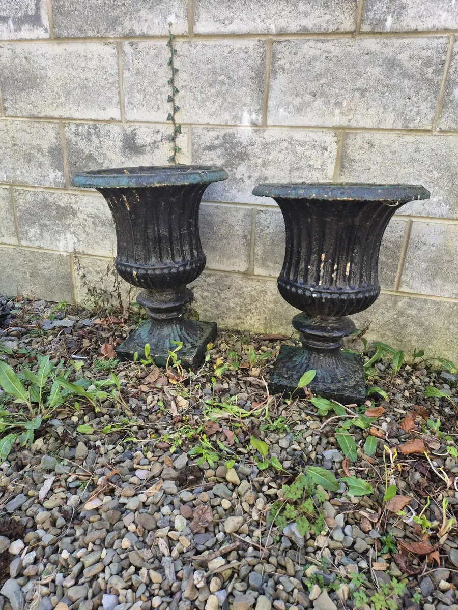 Cast iron urns - Image 2