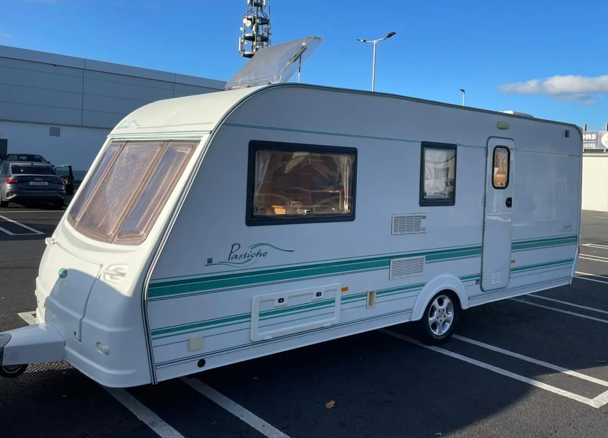 Lightweight 09 Coachman 4/5 berth & Full Awning - Image 1