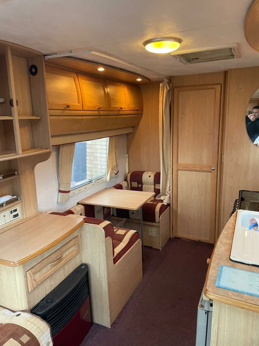Lightweight 09 Coachman 4/5 berth & Full Awning - Image 4