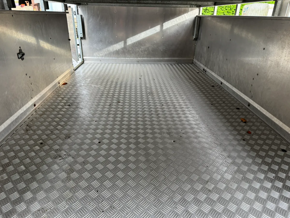 Nugent livestock trailer - Image 3