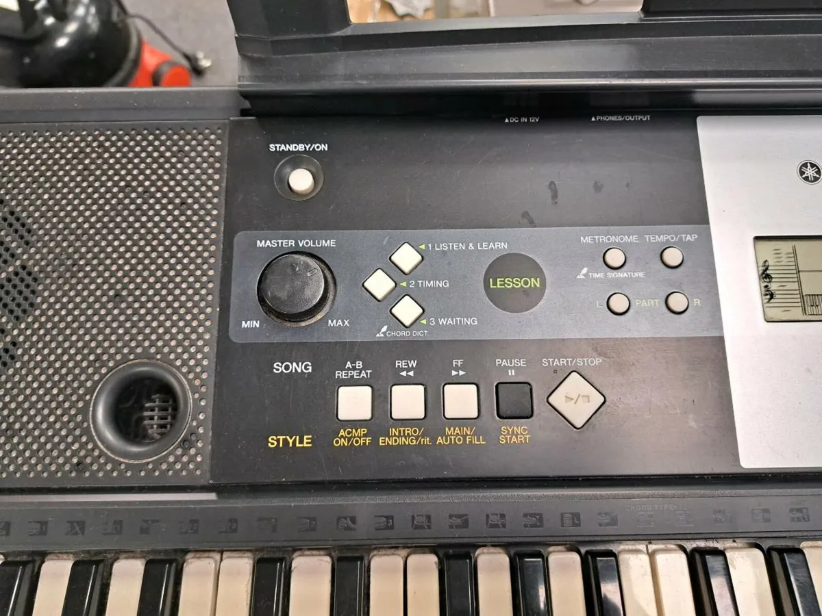 Yamaha PSR-E223 Keyboard + Stand + PSU - Image 4