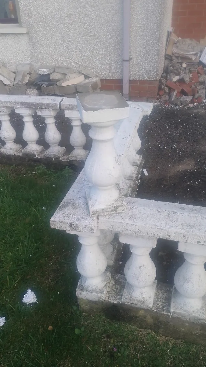 Concrete pedestal - Image 2