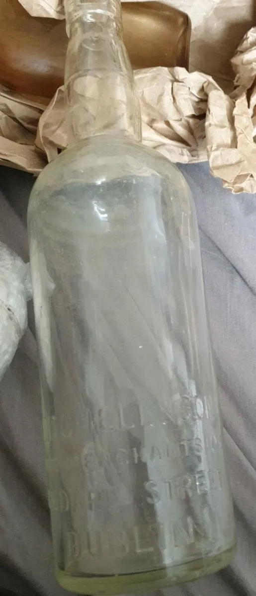 VINTAGE MICHELL & SONS WHISKEY BOTTLE. RARE - Image 3