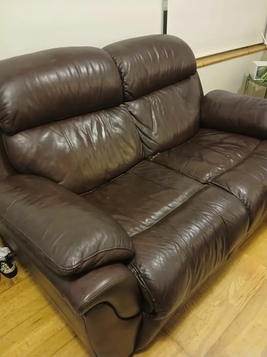 Leather couch - Image 2
