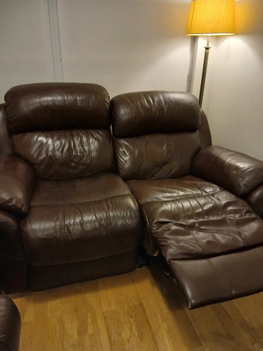 Leather couch - Image 3