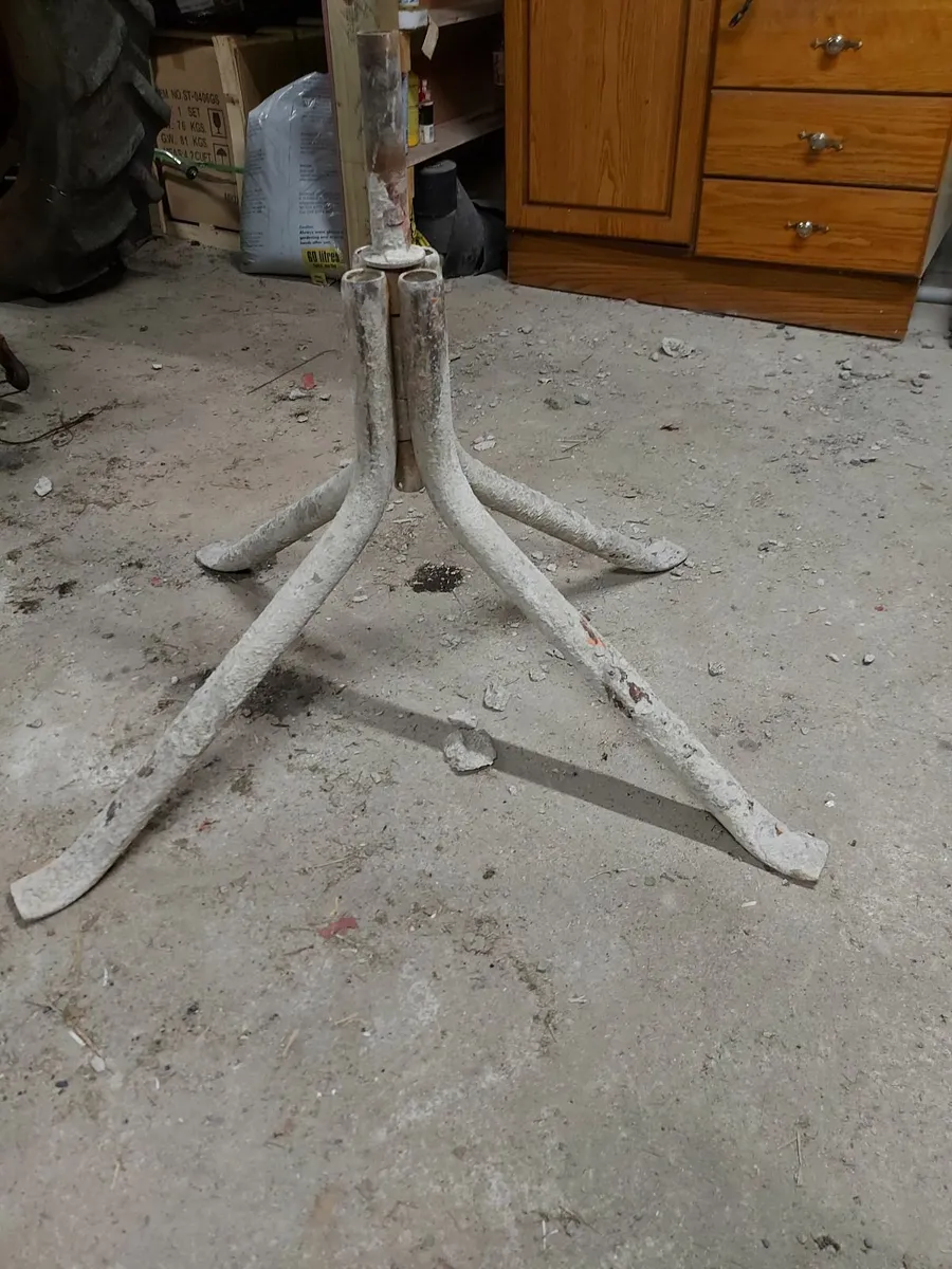 Stand for cement mixer - Image 1