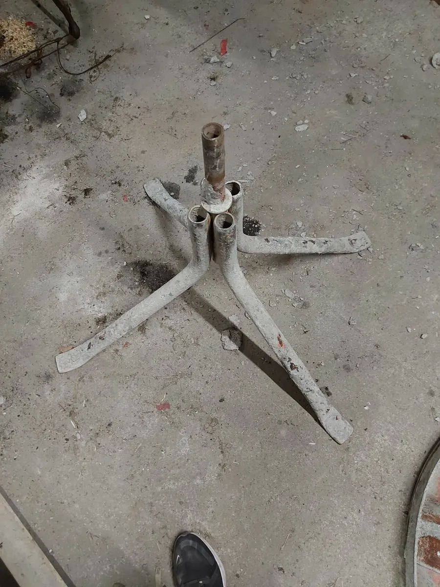 Stand for cement mixer - Image 2