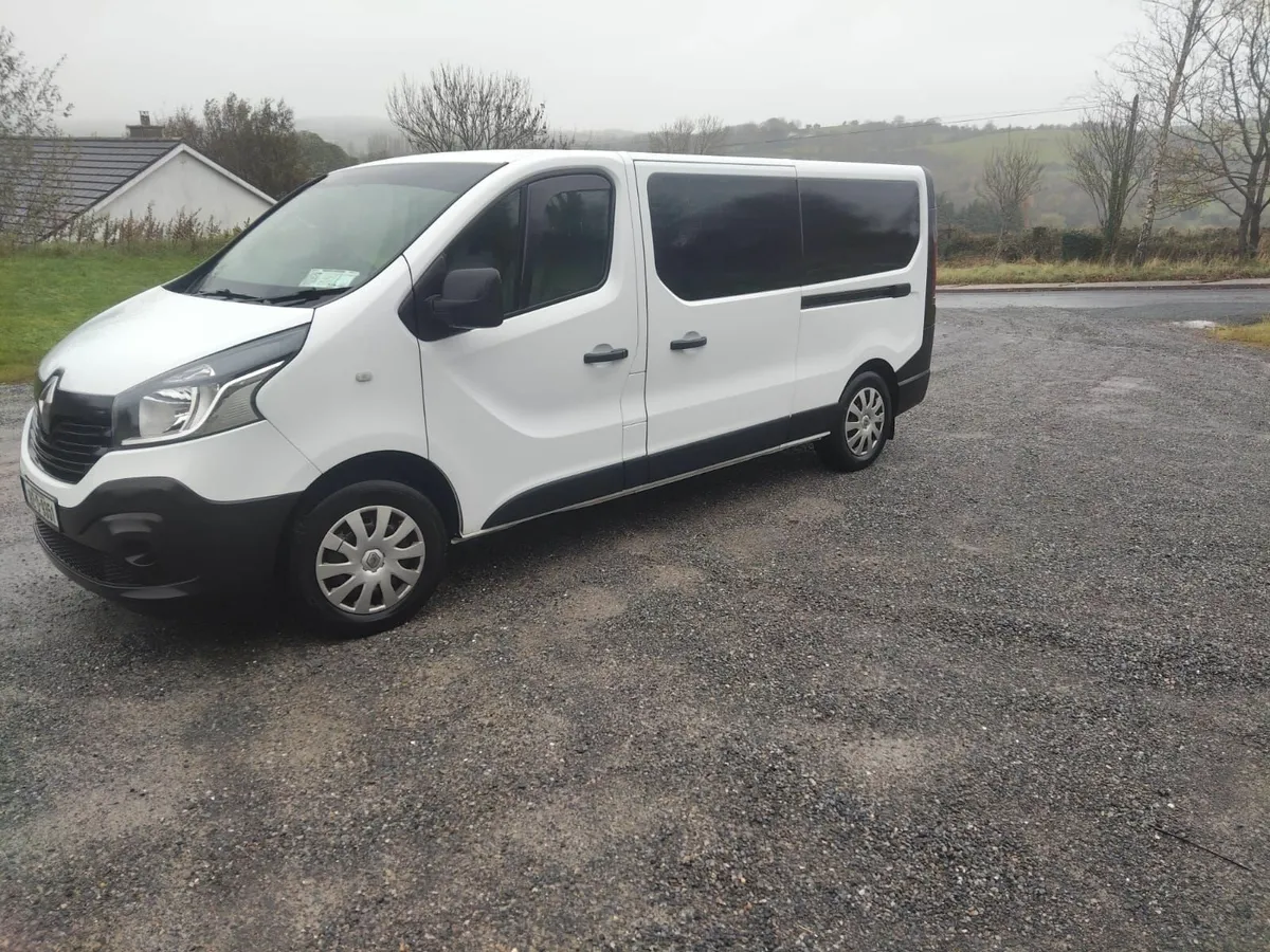 Renault Trafic 2019 9 seater - Image 1
