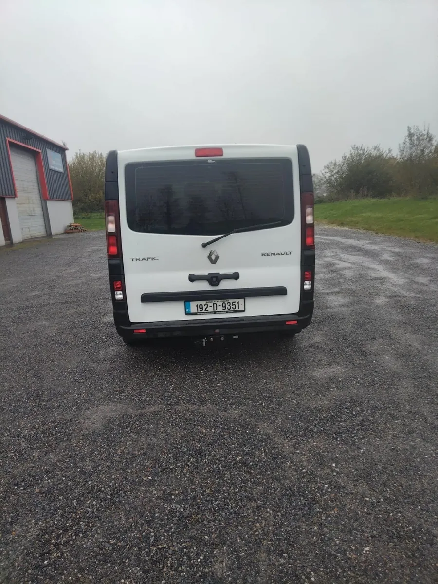Renault Trafic 2019 9 seater - Image 3