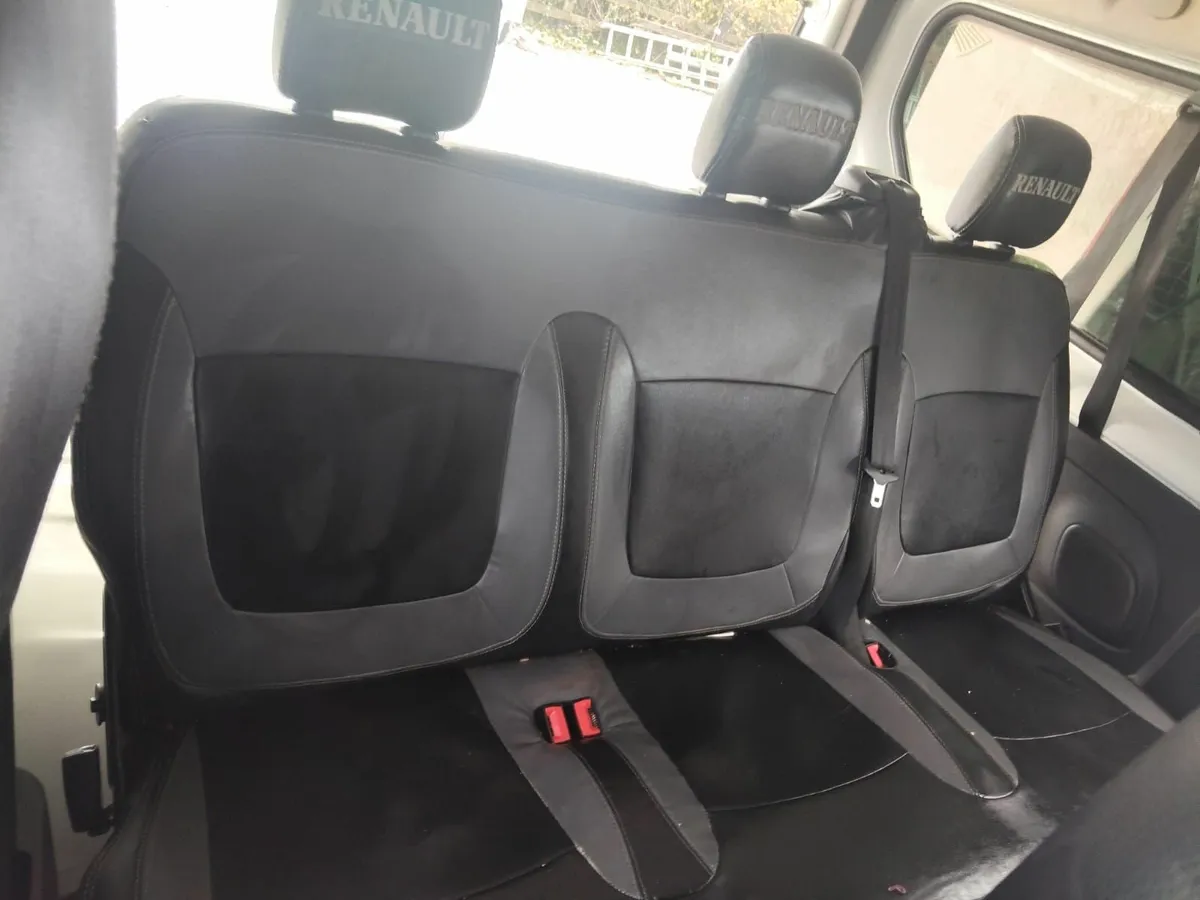 Renault Trafic 2019 9 seater - Image 4