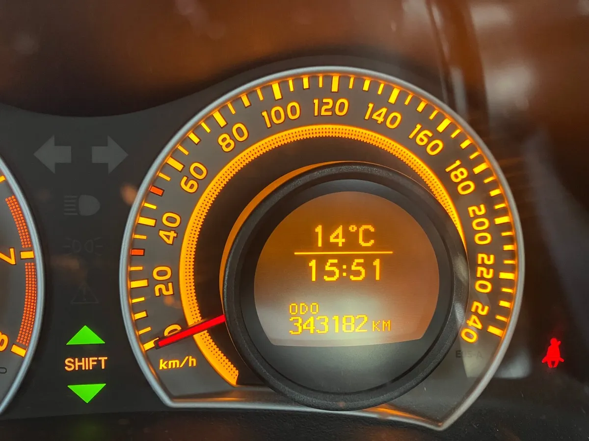 Toyota Auris 2008 - Image 2