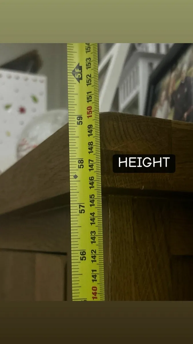 Solid oak display cabinet with lights - Image 4