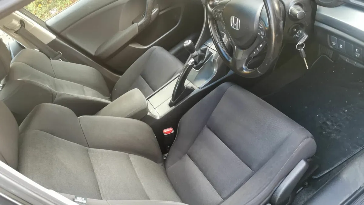 Honda Accord 2012 - Image 2