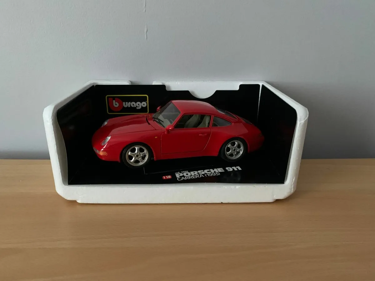 1993 Porsche 911 Carrera 1/18 Burago Model Car - Image 2