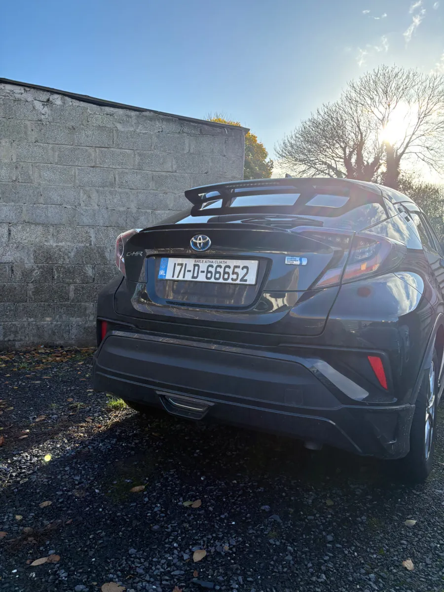 Toyota C-HR 2017 - Image 2