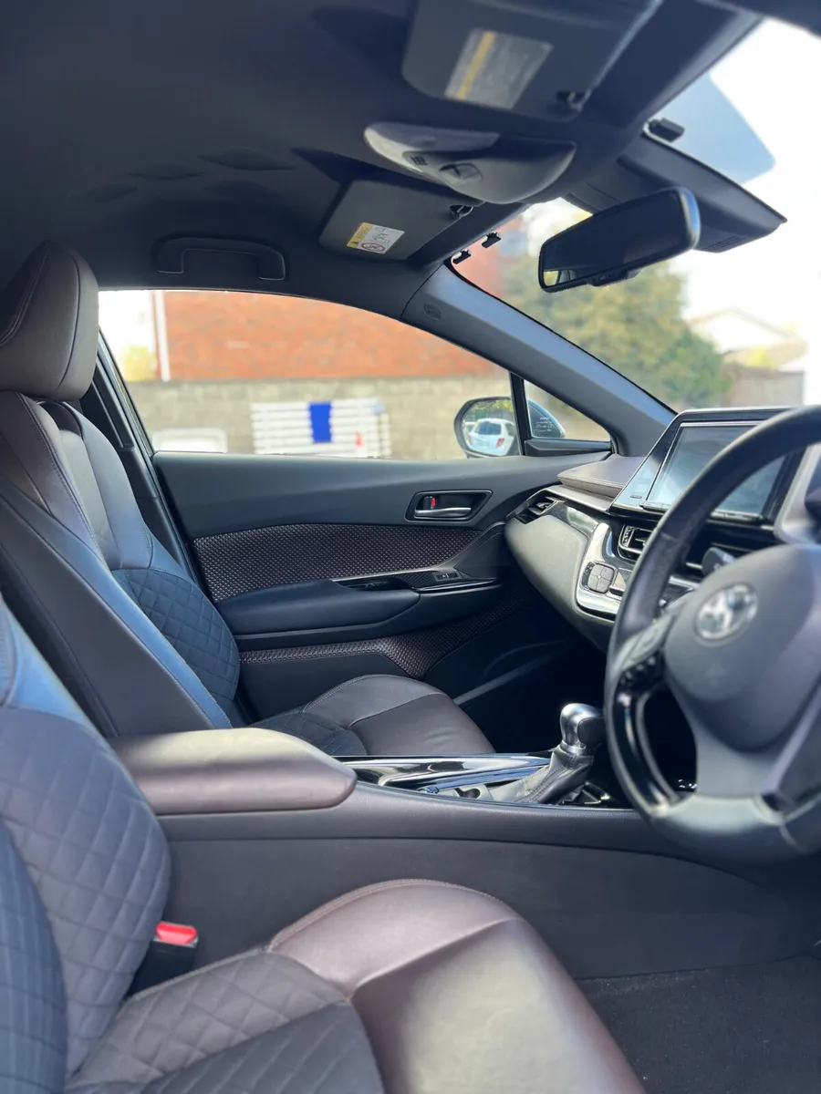 Toyota C-HR 2017 - Image 4
