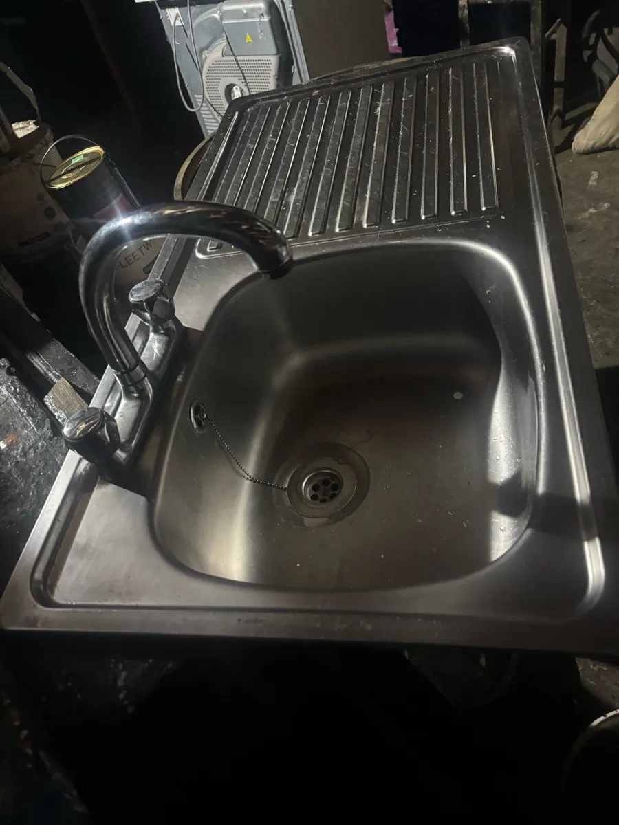 kitchen sink and Taps - Image 3