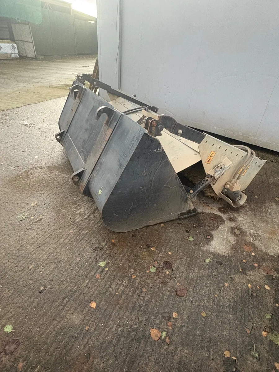 JCB Road brush - Image 1