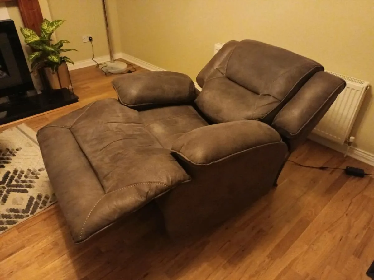 Household furnishings for sale - Image 2