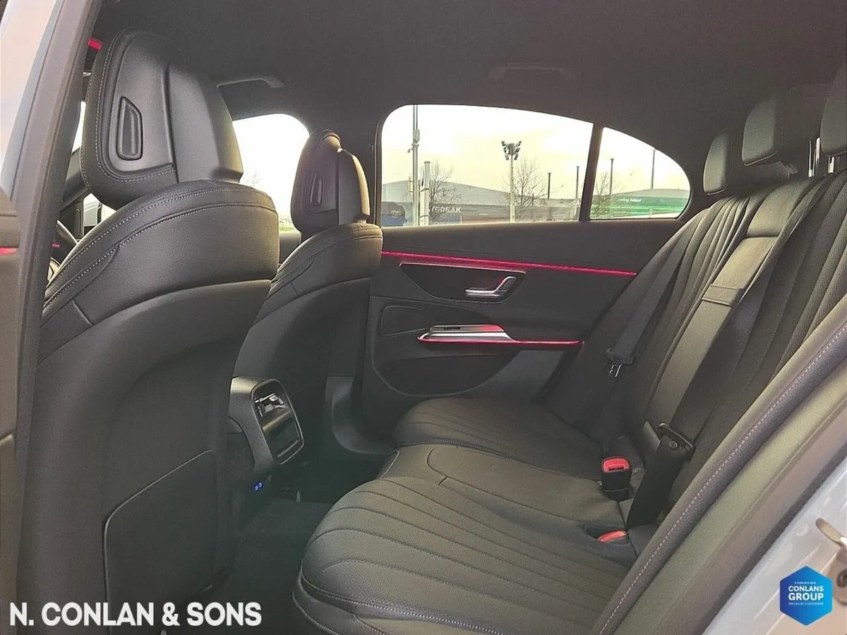 Mercedes-Benz E-Class E220D AMG LINE  AUTO - Image 4