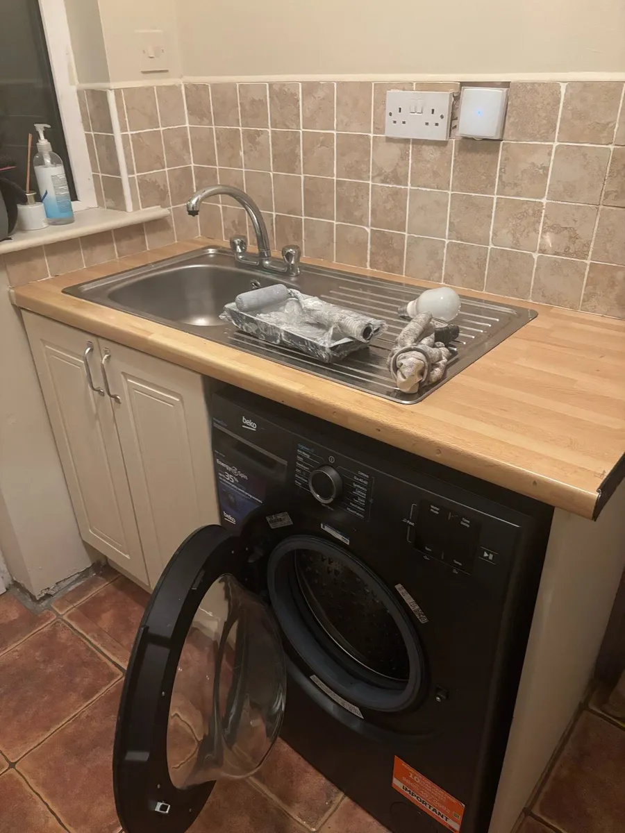 kitchen sink and Taps - Image 4